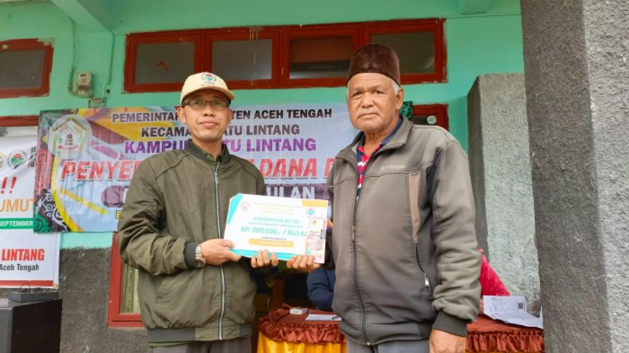 Penyaluran BLT Agustus di Kampung Atu Lintang: 31 KK Terima Bantuan Tunai