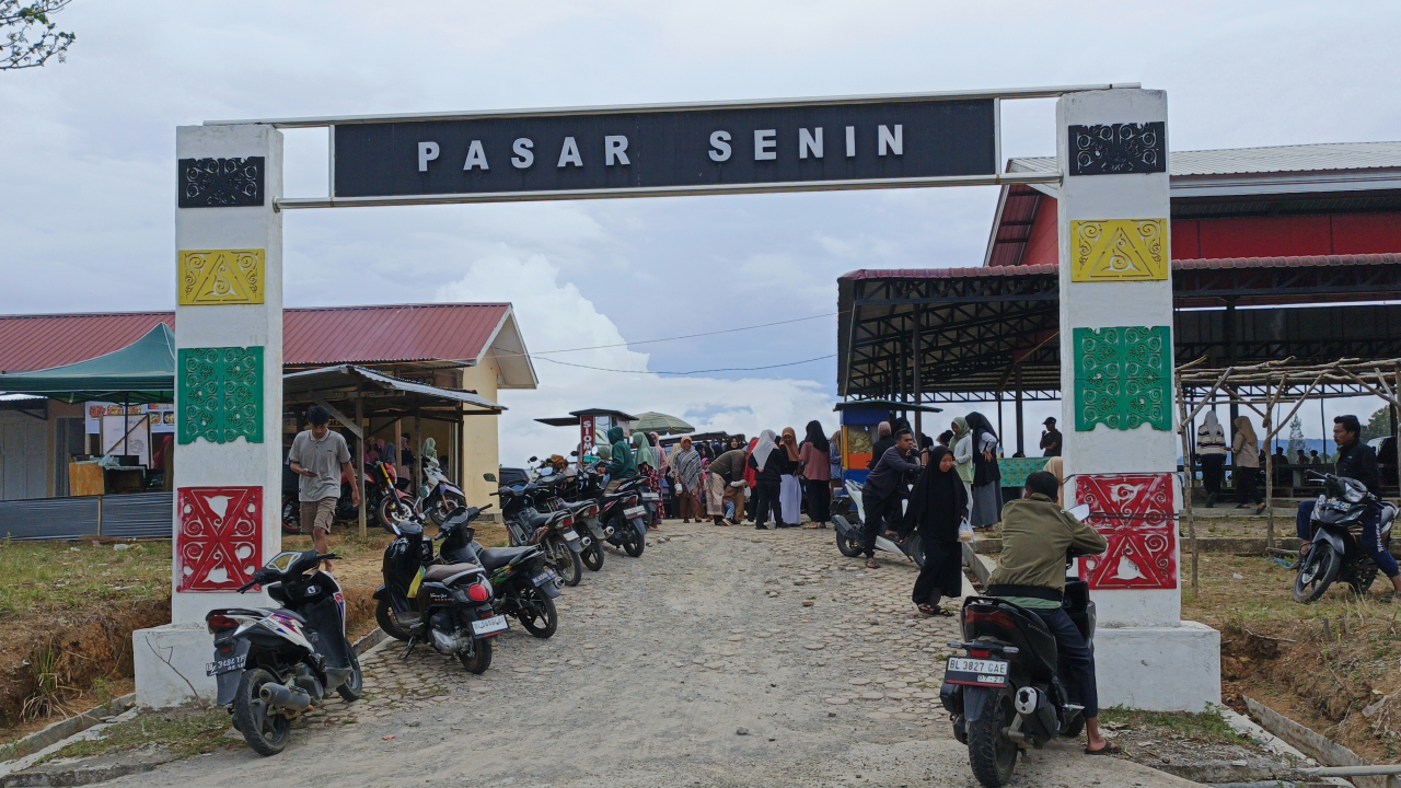 Berburu Takjil di Pasar Senen Atu Lintang
