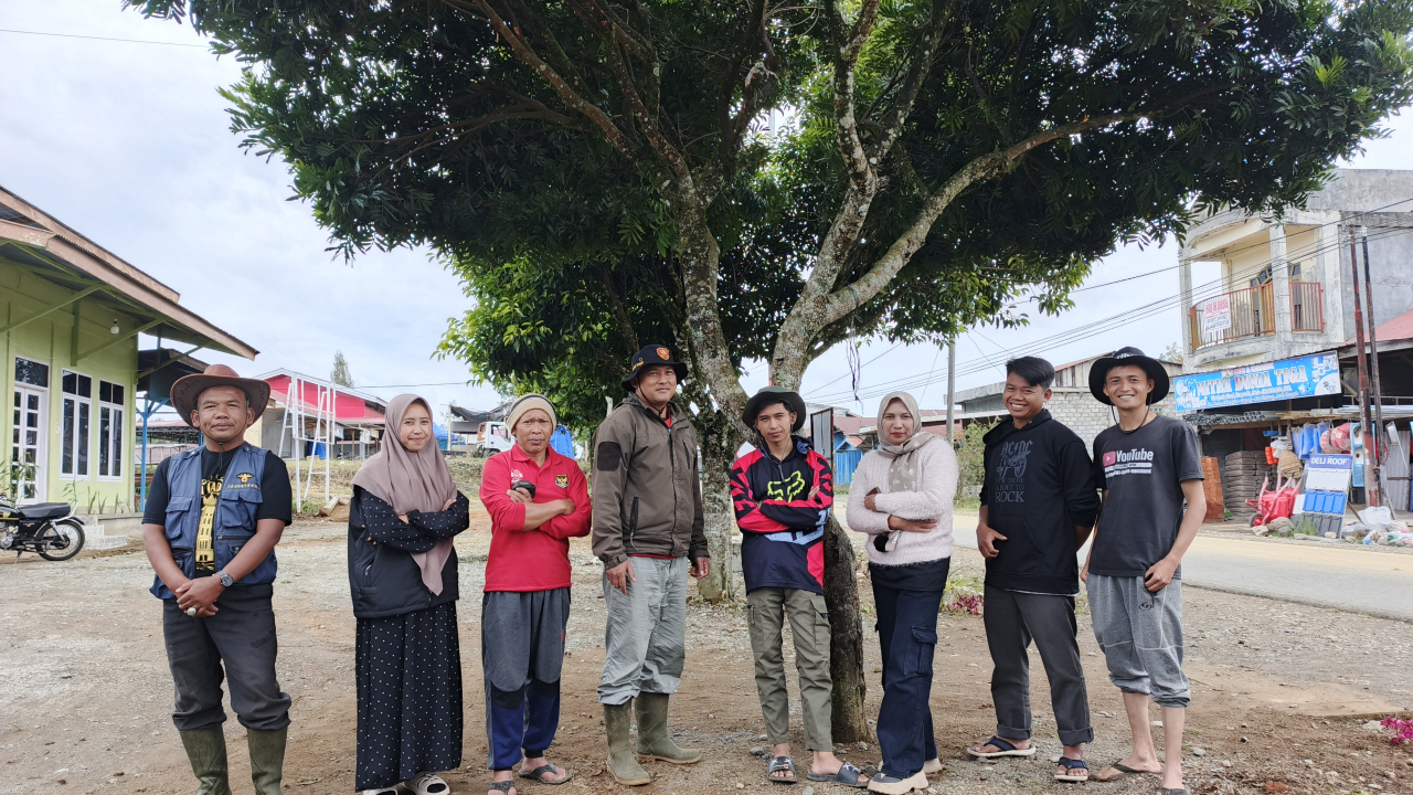Gotong Royong Jumat Bersih di Kampung Atu Lintang