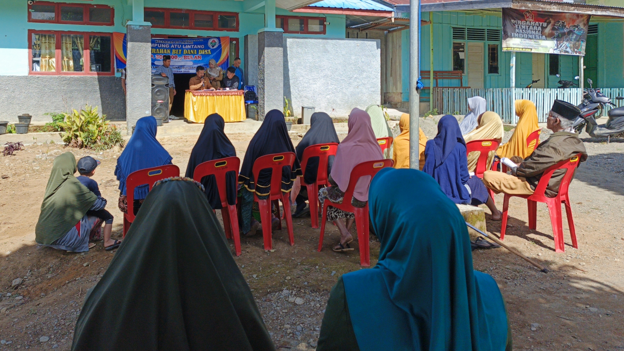 Penyaluran BLT-DD Tahap 1 Periode Januari-Maret 2025 di Kampung Atu Lintang