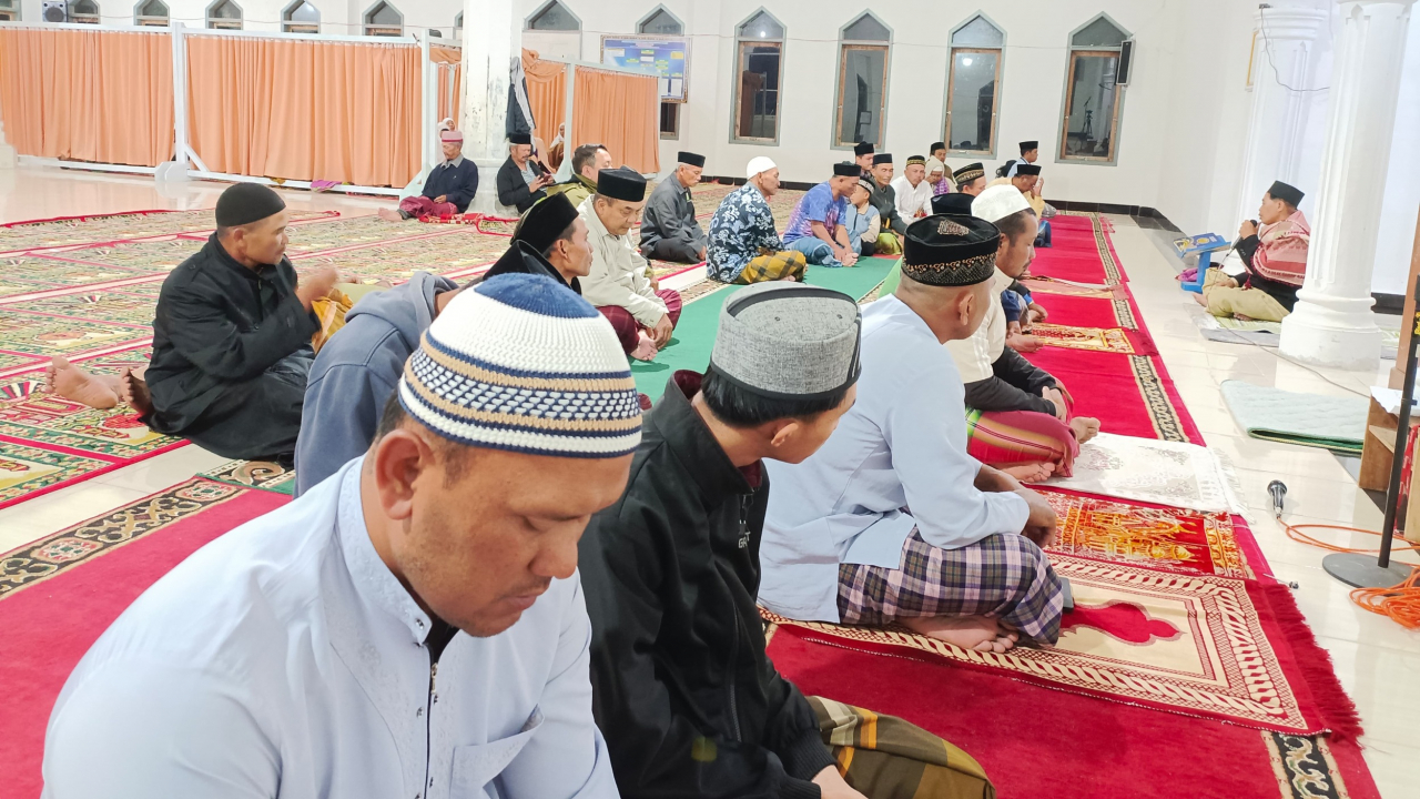 Suasana Khusyuk Menyelimuti Masjid dan Menasah Kampung Atu Lintang