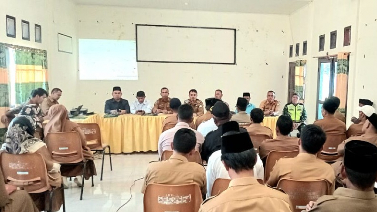 SAMBUT HUT RI KE-79 REJE KAMPUNG ATU LINTANG HADIRI RAPAT PEMBENTUKAN PANITIA HUT RI DIKECAMATAN ATU LINTANG