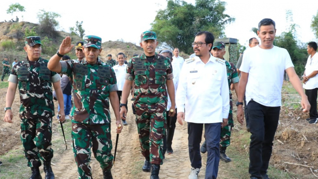 Pj Bupati Aceh Utara Ikut Dampingi Pangdam Tinjau Lahan Jagung di Sawang