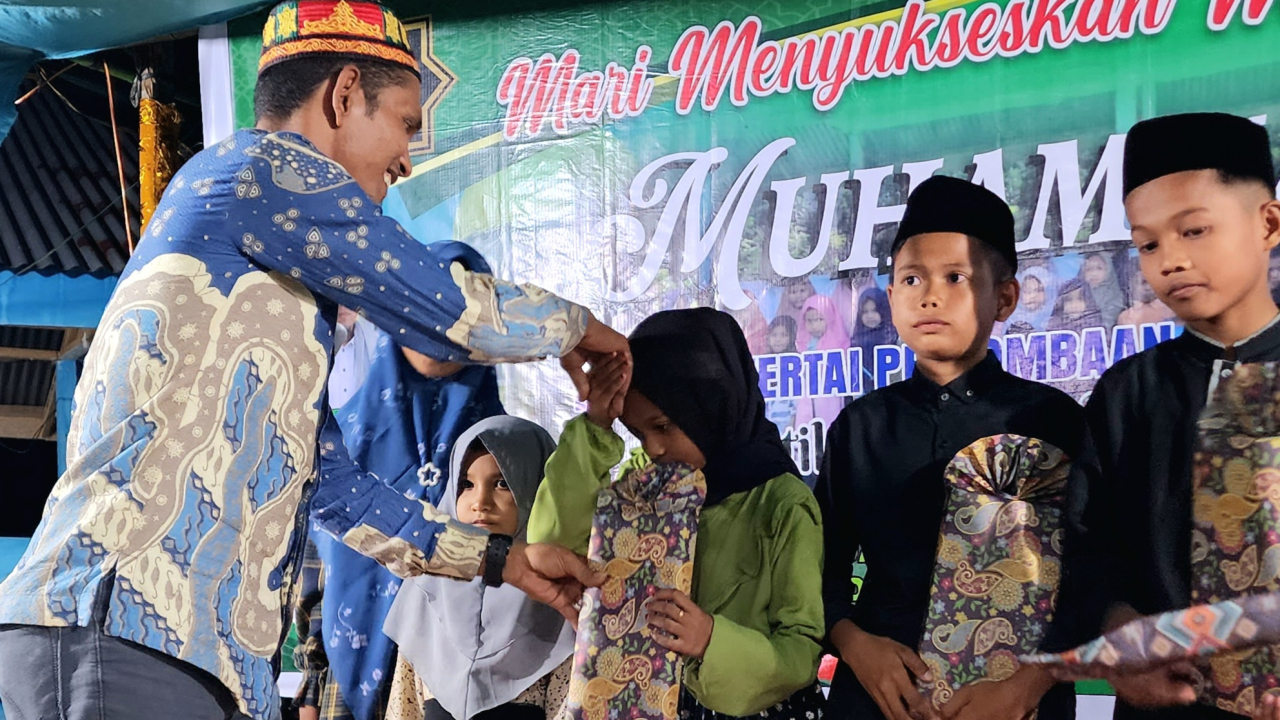 Serah Terima Hadiah Juara Satu Musabaqah