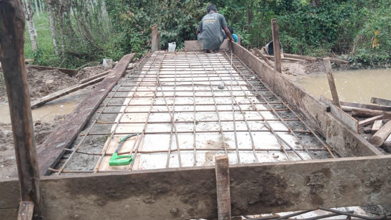 Pembangunan Plat Beton Jalan Lintas Gunci - Alue Anoe Tahun 2022