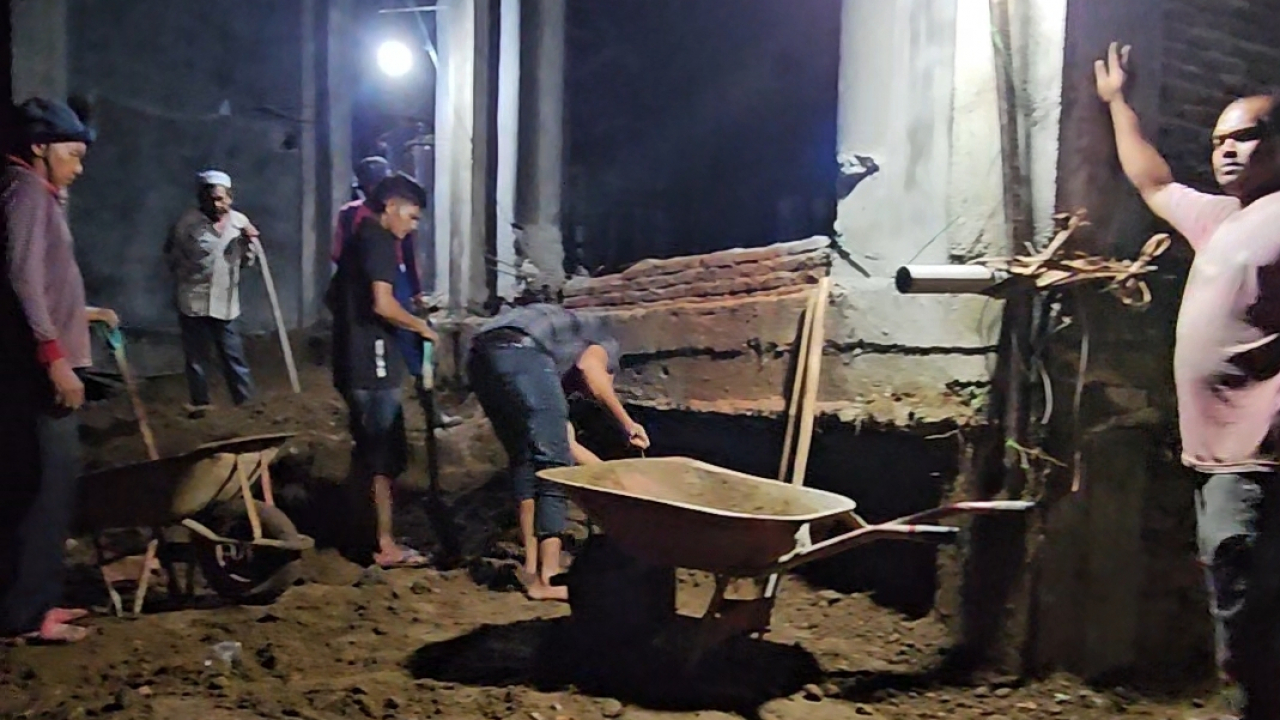 Masyarakat Bergotong Royong Bangun Mesjid