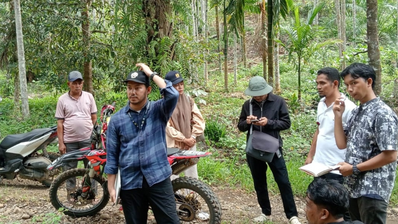 Kementerian Perumahan dan Kawasan Permukiman dan Pemerintah Desa Tinjau Lahan Lokasi Huntap