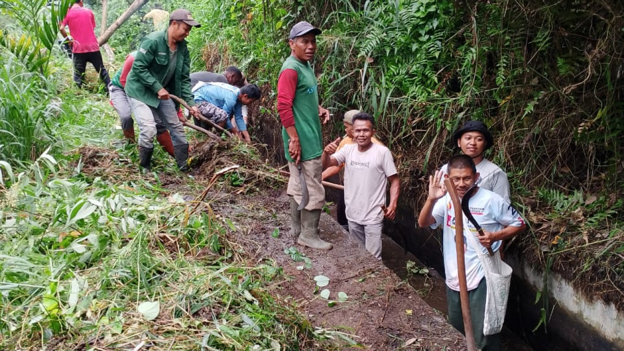 Gotong Royong Menyambut Musim Tanam Padi di Kampung Blang Rongka