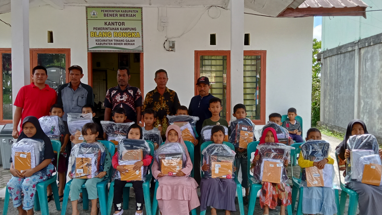### Desa Blang Rongka Salurkan Bantuan untuk Siswa Berprestasi dan Tidak Mampu