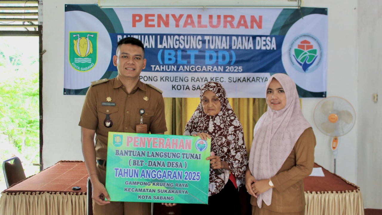 Jelang Idul Fitri, Gampong Krueng Raya Salurkan BLT Kepada Keluarga Penerima Manfaat