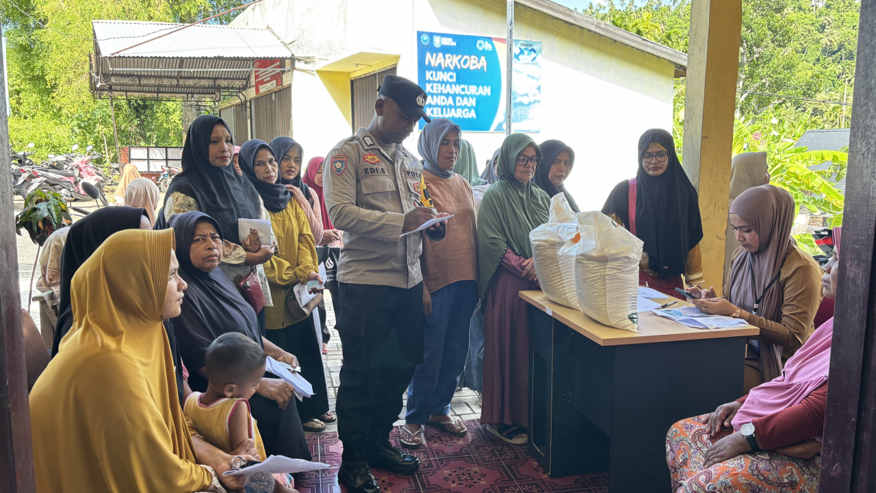 Pemerintah Gampong Krueng Raya Salurkan Bantuan Cadangan Beras Pemerintah kepada KPM Periode Juni–Juli 2025