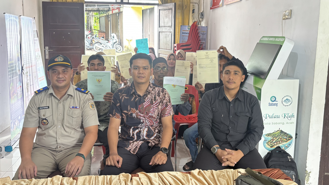 BPN Kota Sabang Laksanakan Penyerahan Sertifikat Tanah dan Sosialisasi PTSL di Krueng Raya