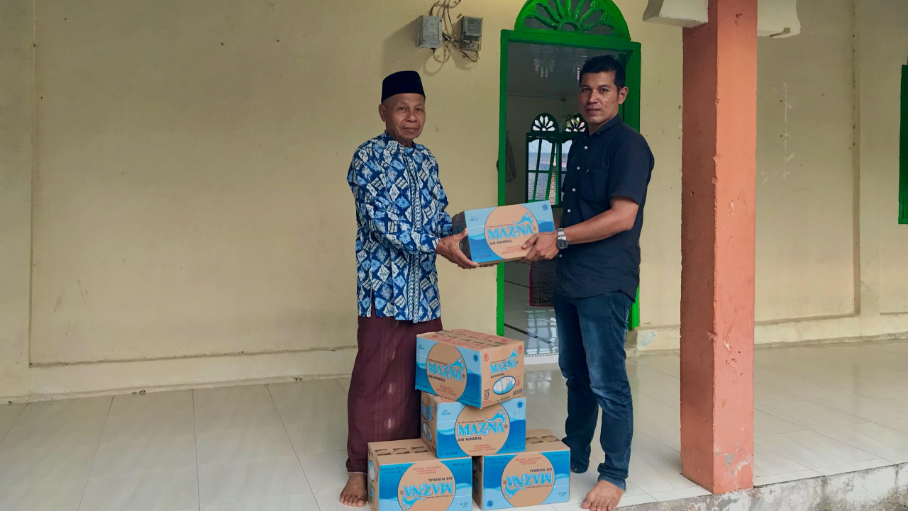 Pemerintah Gampong Krueng Raya Salurkan Bantuan Air Mineral Ke Setiap Meunasah Yang Ada Di Gampong