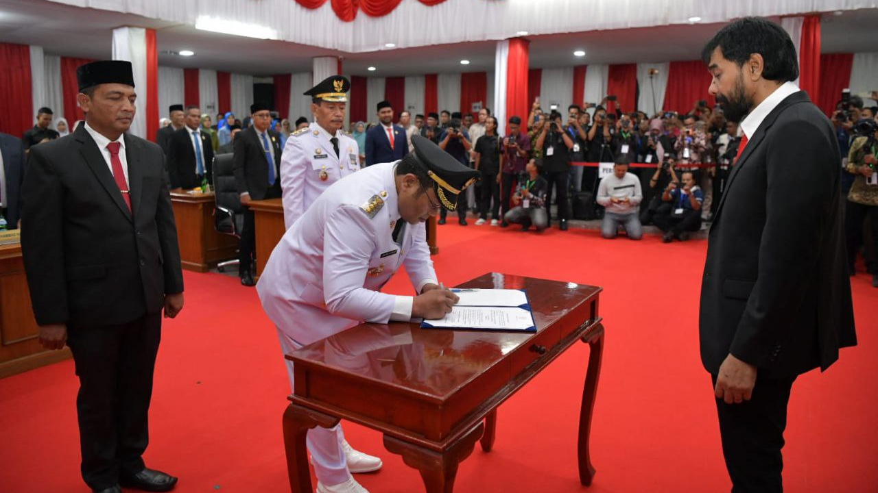 Dilantik Gubernur Aceh, Zulkifli-Suradji Resmi Emban Amanah Pimpin Sabang 2025-2030