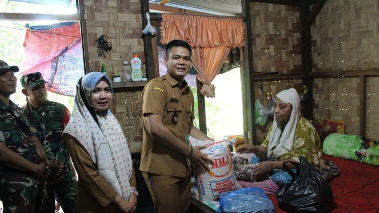 Krueng Raya Peduli Keluarga Miskin Rawan Pangan