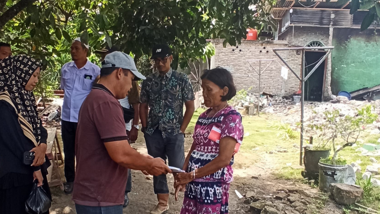 Dua Nagori Bergandengan Tangan Salurkan Bantuan Sosial untuk Korban Kebakaran