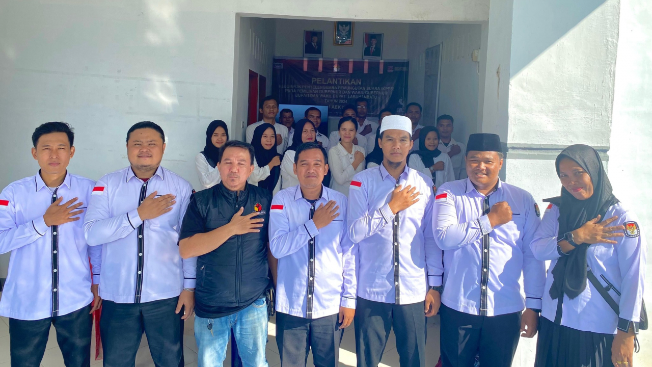 Pelantikan Kelompok Penyelenggara Pmeungutan Suara (KPPS) Desa N-4 Aek Nabara