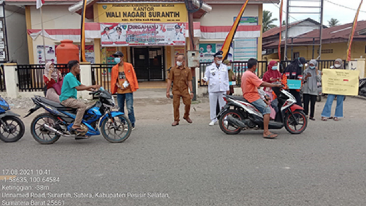 Wali Nagari Surantih dan Mahasiswa Bagikan Ribuan Masker