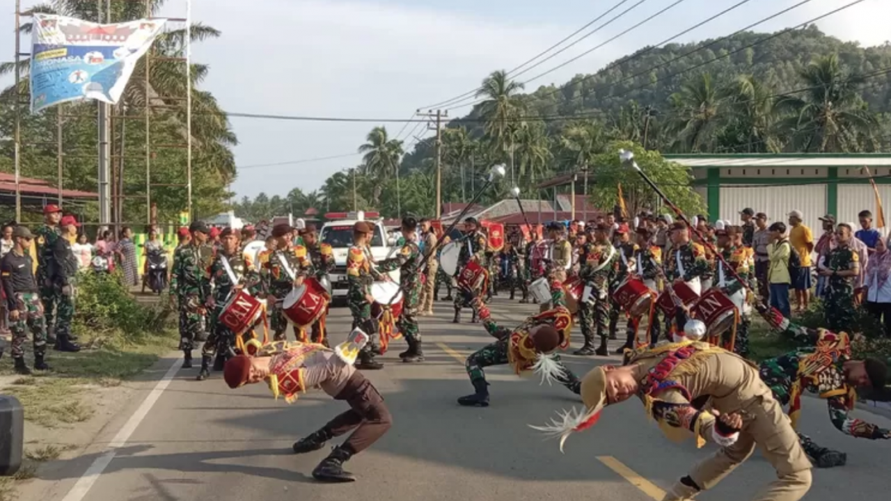 Kirab Taruna Akmil, Ratusan Warga Padati Jalan Raya di Kawasan Nagari Surantiah Pesisir Selatan