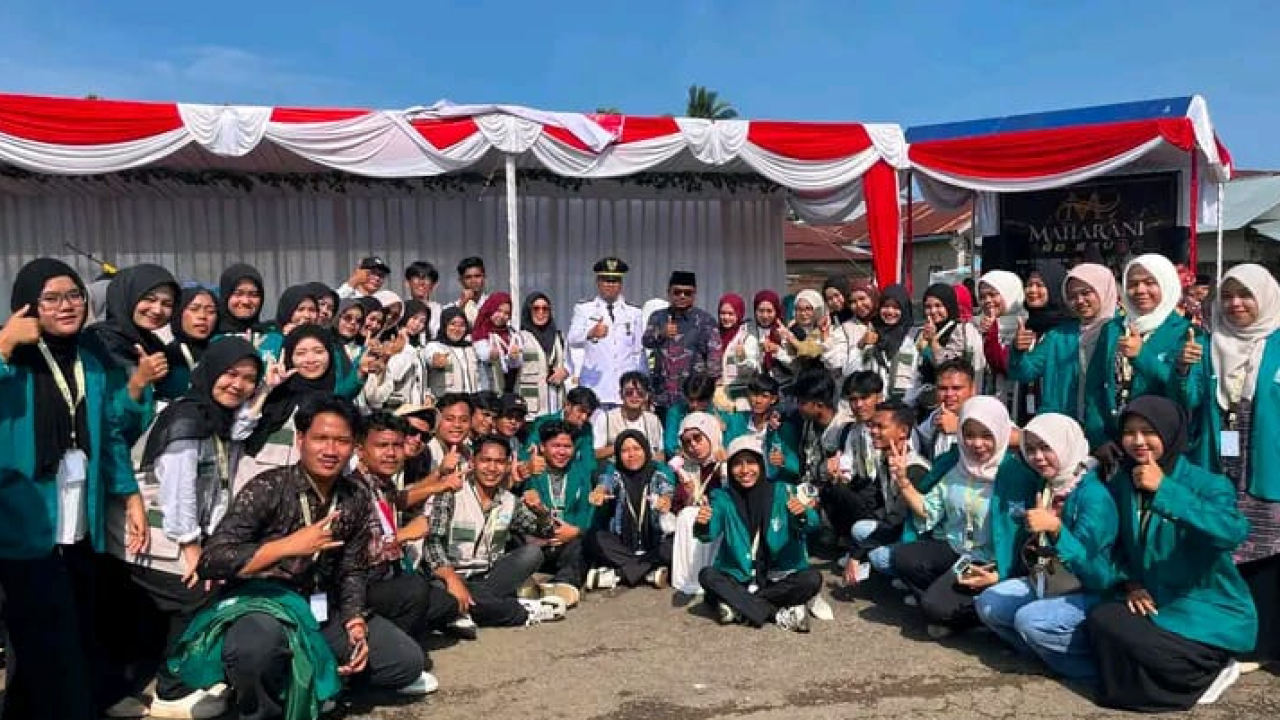 Mahasiswa KKN Ikuti Upacara HUT Ke-81 Kemerdekaan Republik Indonesia di Kecamatan Linggo Sari Baganti