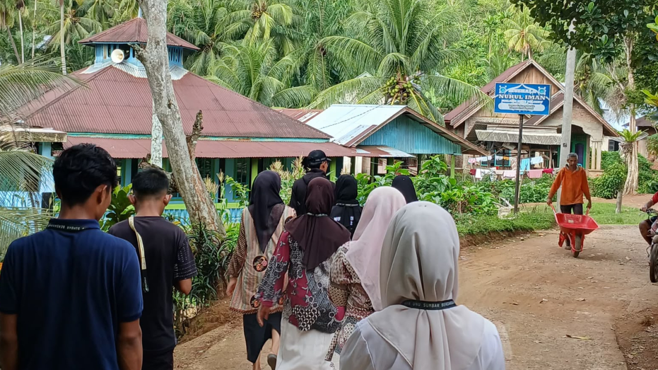 KKN Kelompok 4 UNU Sumbar Laksanakan Silaturahmi dan Perkenalan kepada Warga Kampung Malchan Batu Joliang