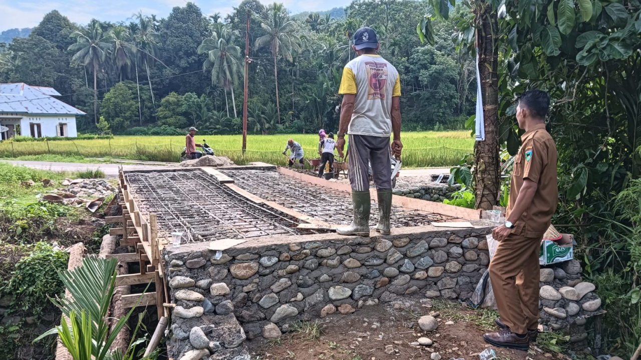 Pembangunan Jembatan Kampung Lagan Kecil Mudik Rampung, Wujud Nyata Kepedulian Pemerintah Nagari terhadap Kesejahteraan Petani