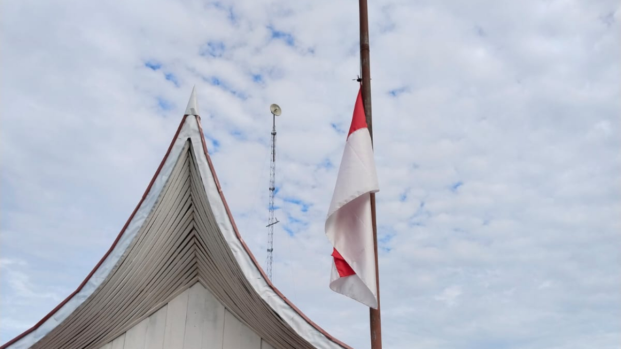 HIMBAUAN PEMASANGAN BENDERA MERAH PUTIH SETENGAH TIANG (30 SEPTEMBER) DAN SEPENUH TIANG (1 OKTOBER)