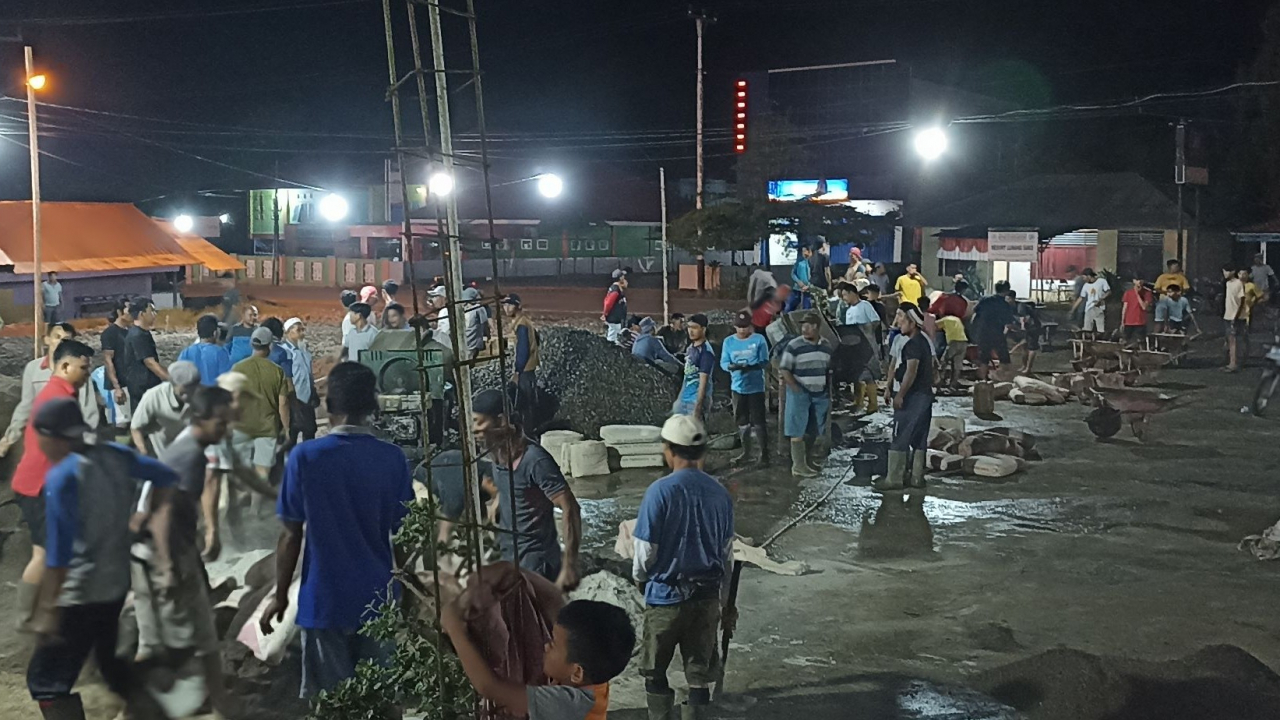 GOTONG ROYONG DI MASJID BESAR ASY-SYAKIRIN