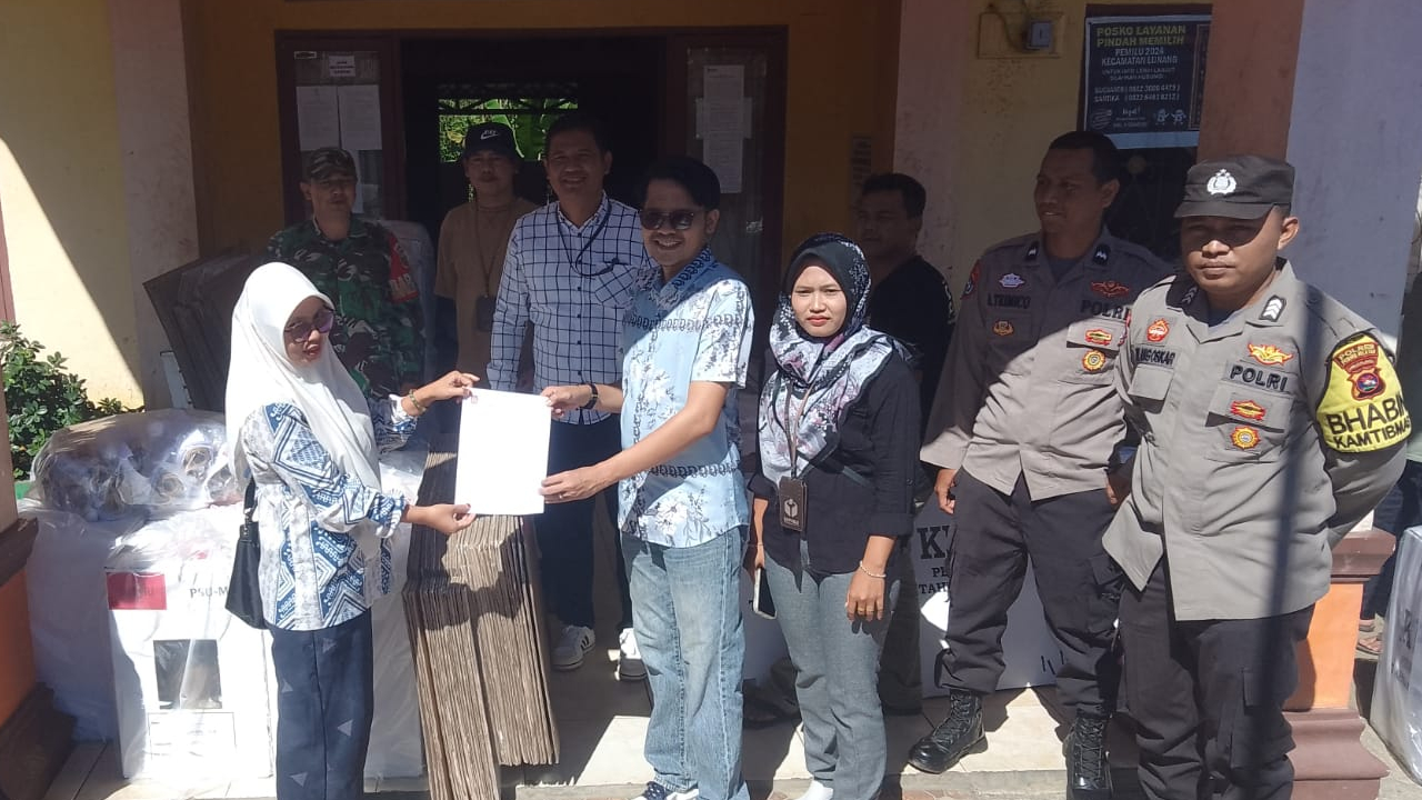 SERAHTERIMA DISTRIBUSI LOGISTIK PEMUNGUTAN SUARA ULANG DPD-RI DAPIL SUMATERA BARAT