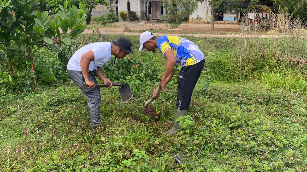 Nagari Air Hitam: Tanam Jengkol, Lestarikan Hutan!