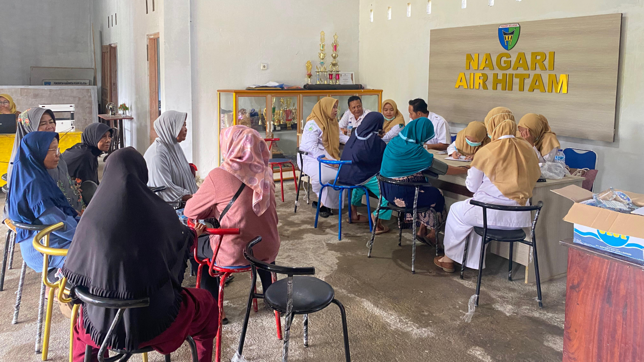 Antusiasme Warga Nagari Air Hitam Ikuti Pemeriksaan Kesehatan Gratis dari Puskesmas Tanjung Makmur