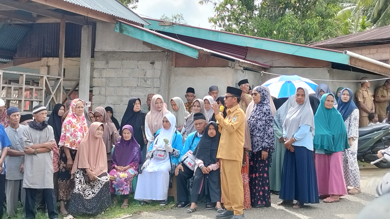 Penuh Haru, Wali Nagari dan Masyarakat Kandang Baru Lepas Keberangkatan Jemaah Haji Nasrullah dan Nurhayati