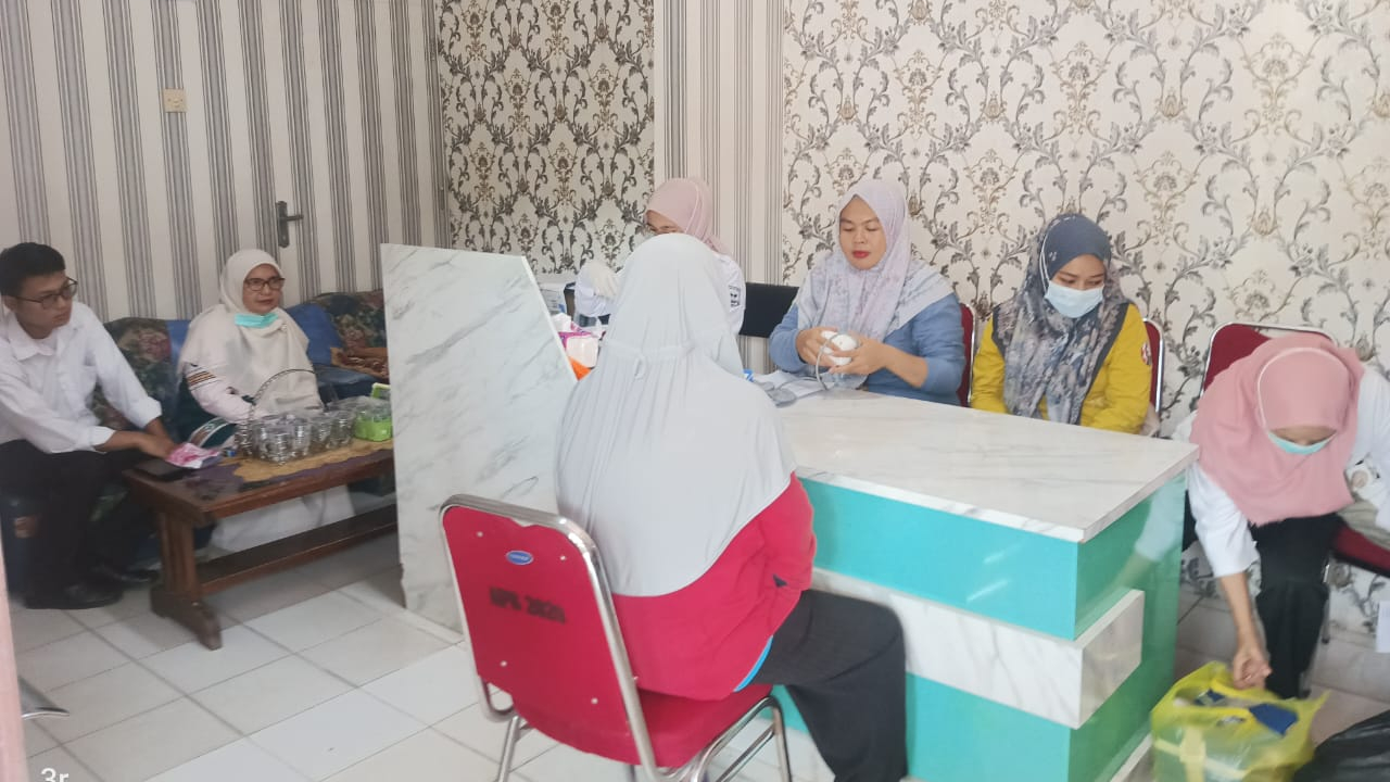 Pelayanan Kesehatan Gratis dan Penjaringan Kasus Penyaki Tidak Menular dari Puskesmas  Sijunjung