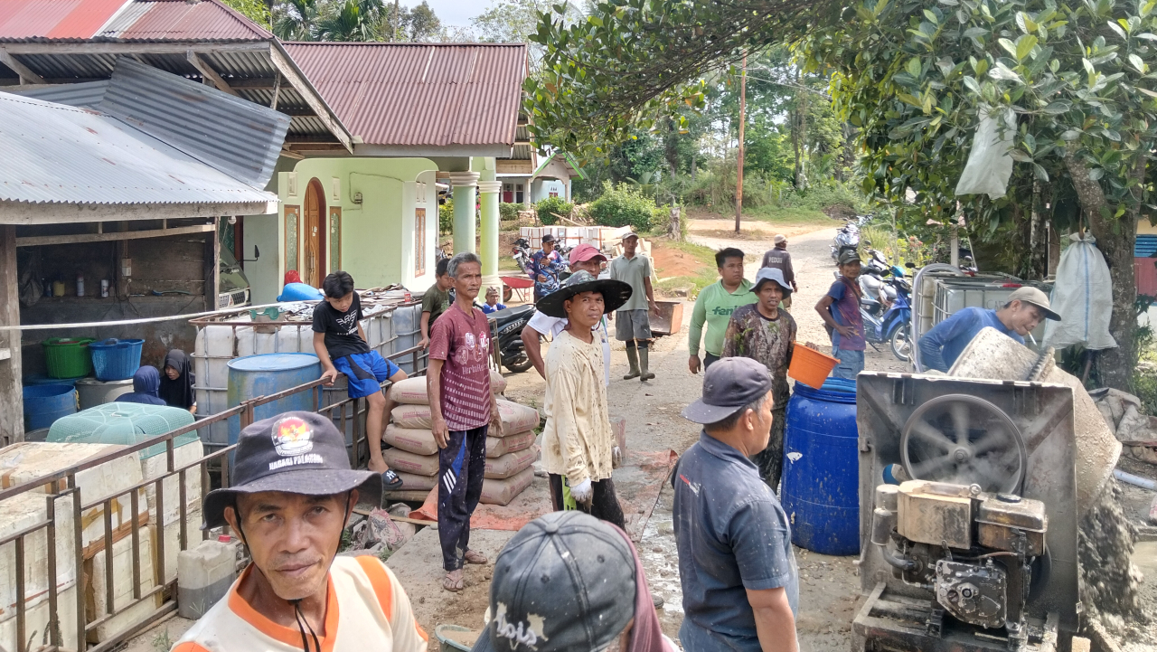 Warga Nagari Kandang Baru Gotong Royong Bangun Surau Assalam