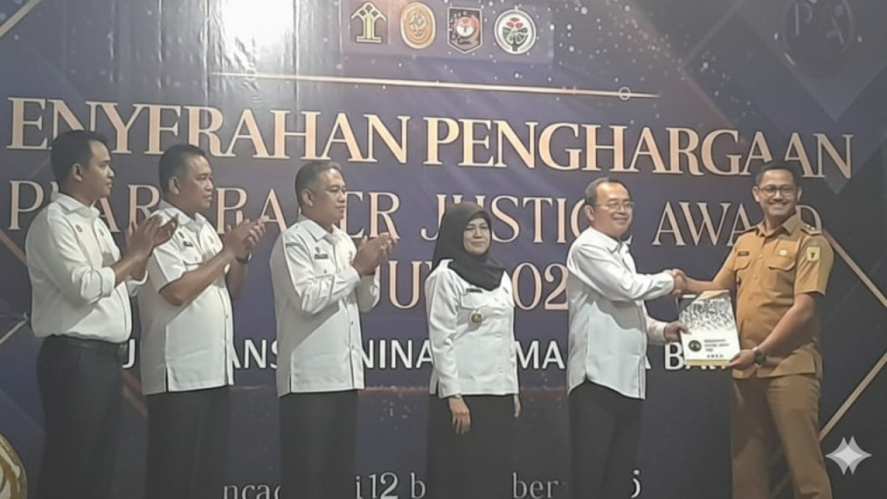 Wali Nagari Simabur Raih Penghargaan Peacemaker Justice Award