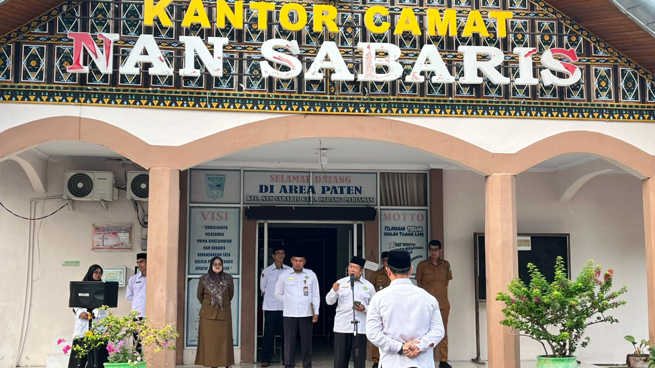 KUA NAN SABARIS JADI PELAKSANA APEL GABUNGAN KECAMATAN NAN SABARIS, PERKUAT SINERGI DAN KEDISIPLINAN ASN