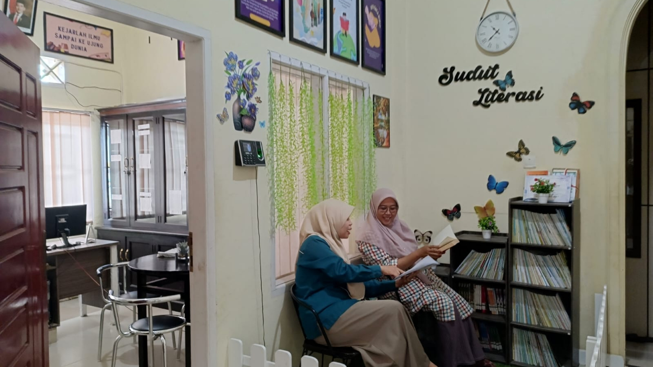 Peran Perpustakaan Nagari Koto Tangah Simalanggang dalam Meningkatkan Pendidikan di Masyarakat Oleh: Afri Yanti, S.Sos