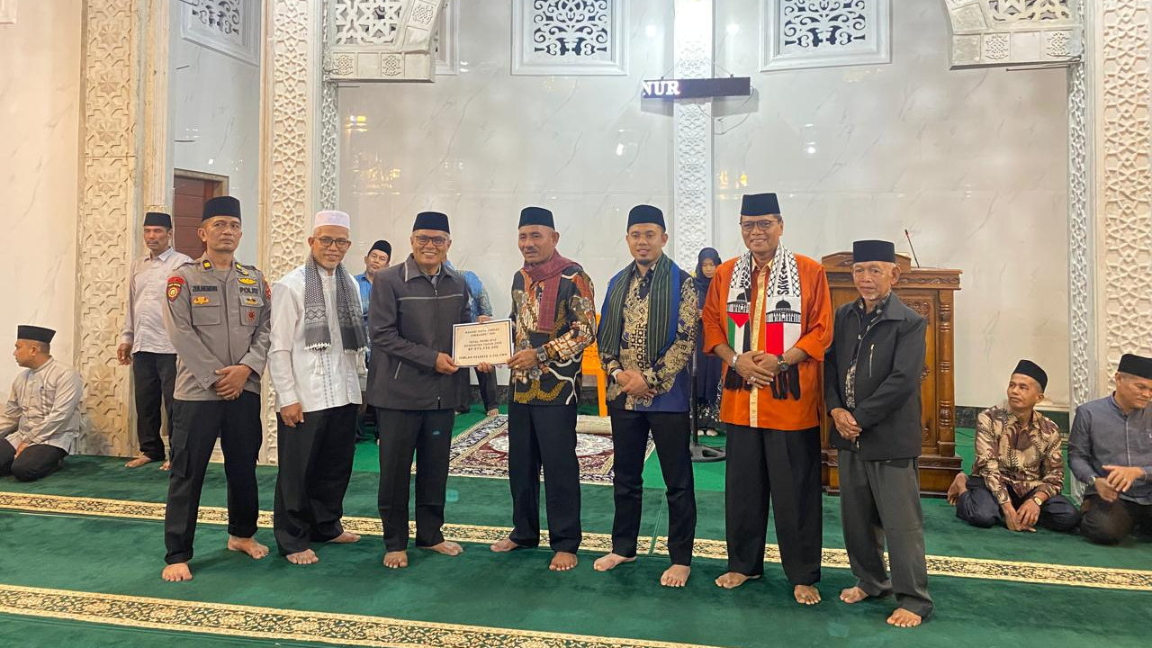 Bupati Lima Puluh Kota Gelar Safari Ramadhan di Masjid Baabunur, Berikan Beragam Bantuan untuk Masyarakat
