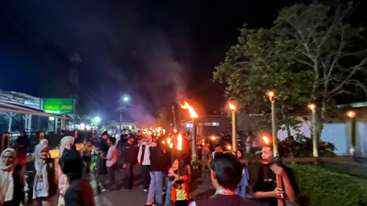 Jorong Batu Nan Limo Semarak oleh Pawai Obor dalam rangka memeriahkan HUT Ri ke 81
