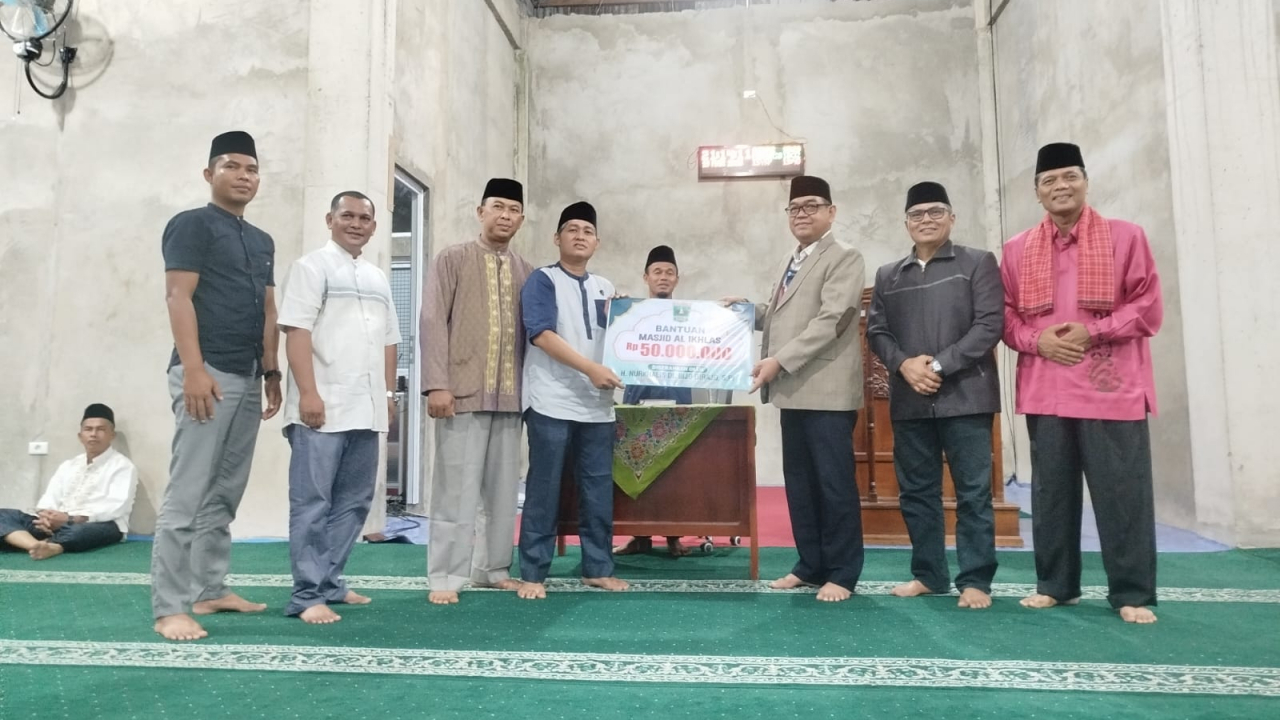 Kebersamaan dalam Ramadhan: Bantuan Rp 50 Juta untuk Masjid Al-Iklas dari Anggota Dewan Propinsi (Nurkhalis Dt Bijo Dirajo)