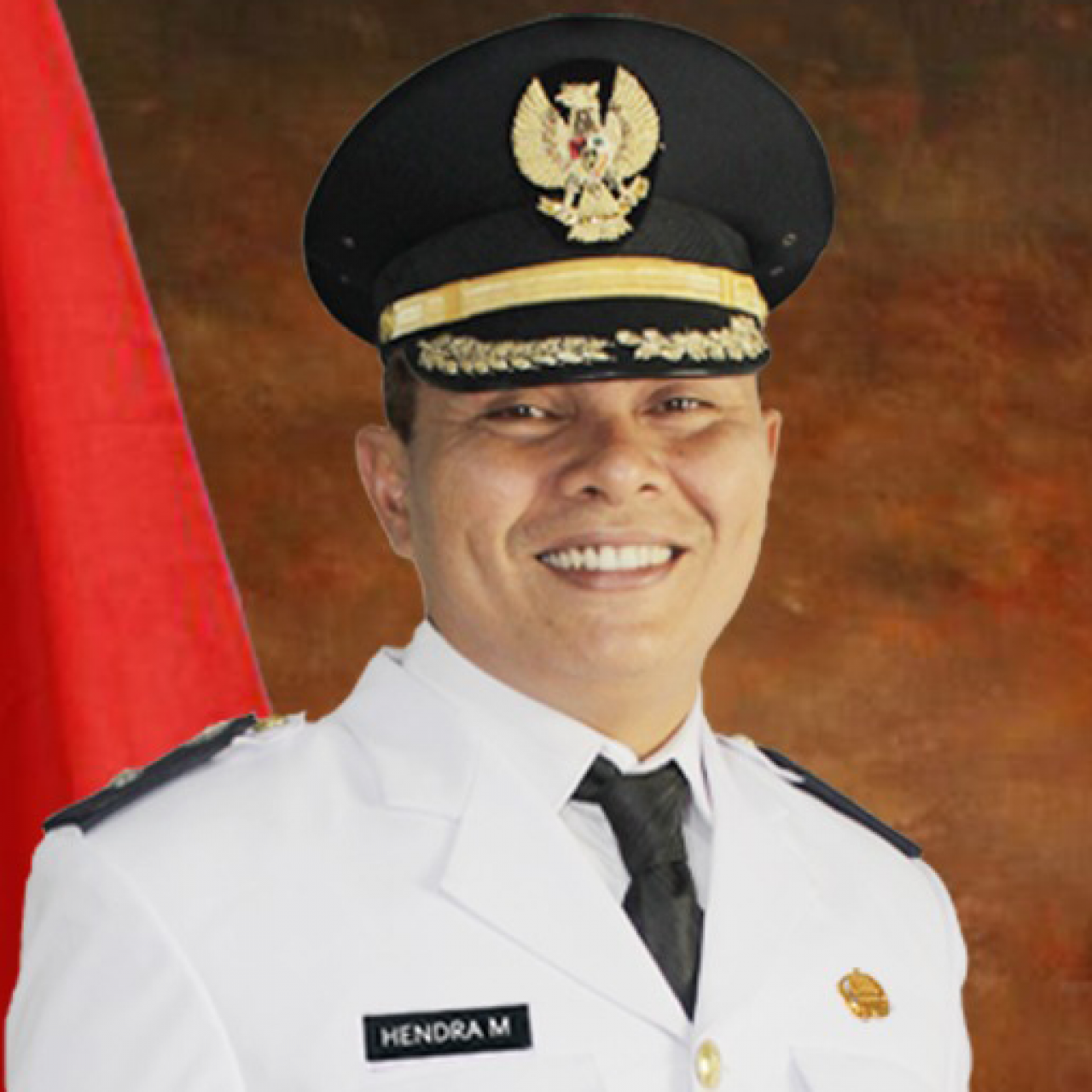 Kotiba egilib oppoq tangasi ko‘rindi.