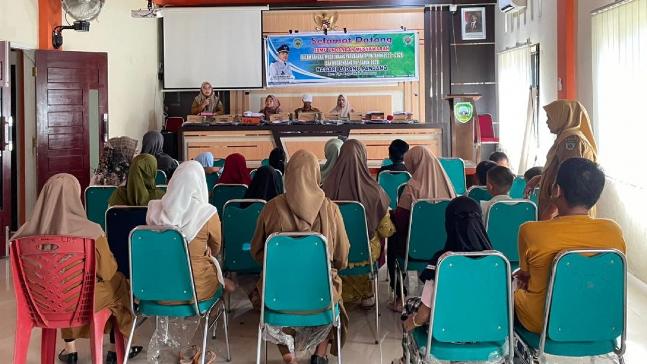 Tingkatkan Semangat Belajar, Pemerintah Nagari Ladang Panjang Serahkan Bantuan Perlengkapan Sekolah