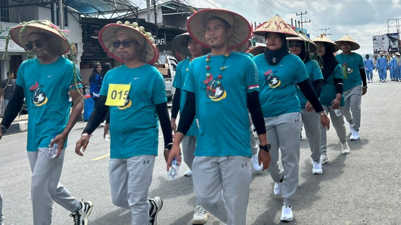 Meriahkan HUTRI Ke -80 Nagari Sako Selatan Tampil Memukau pada Gerak Jalan Santai Antar Nagari