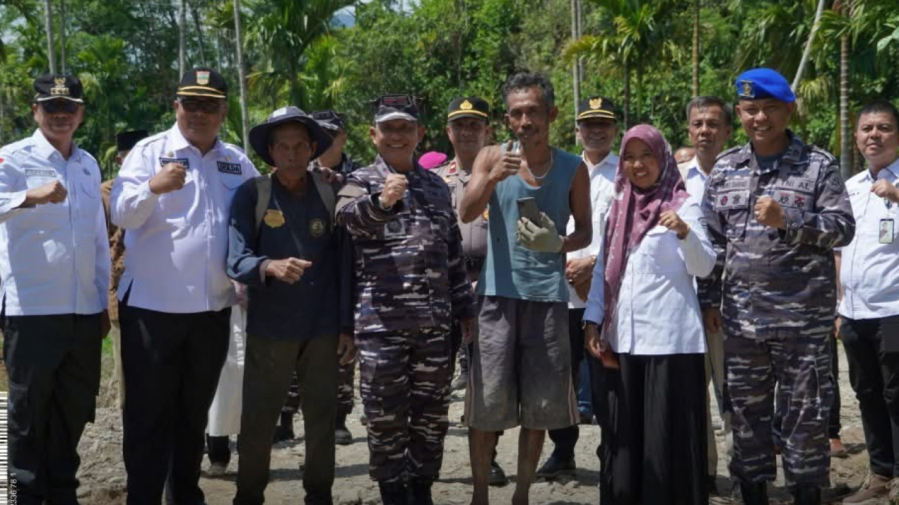 Baksos Lantamal II di Solsel : Kerja Sama Pemkab, TNI AL, dan Masyarakat