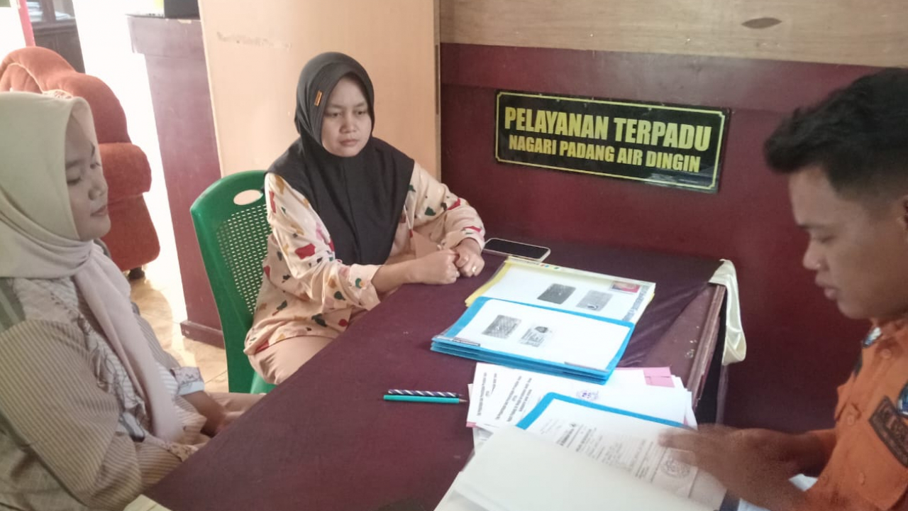Dua Pelamar Serahkan Berkas untuk Seleksi Perangkat Nagari Padang Air Dingin