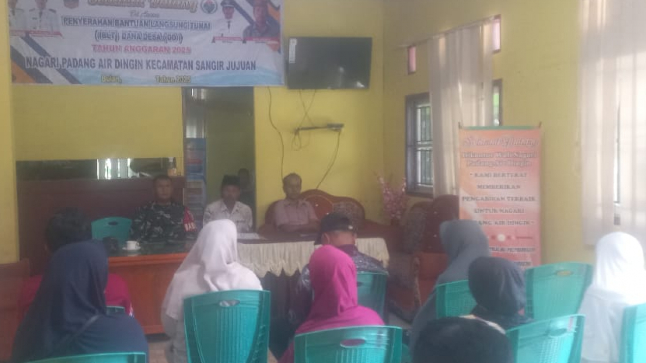 PEMERINTAH NAGARI PADANG AIR DINGIN DISTRIBUSIKAN BLT DANA DESA UNTUK WARGA KURANG MAMPU