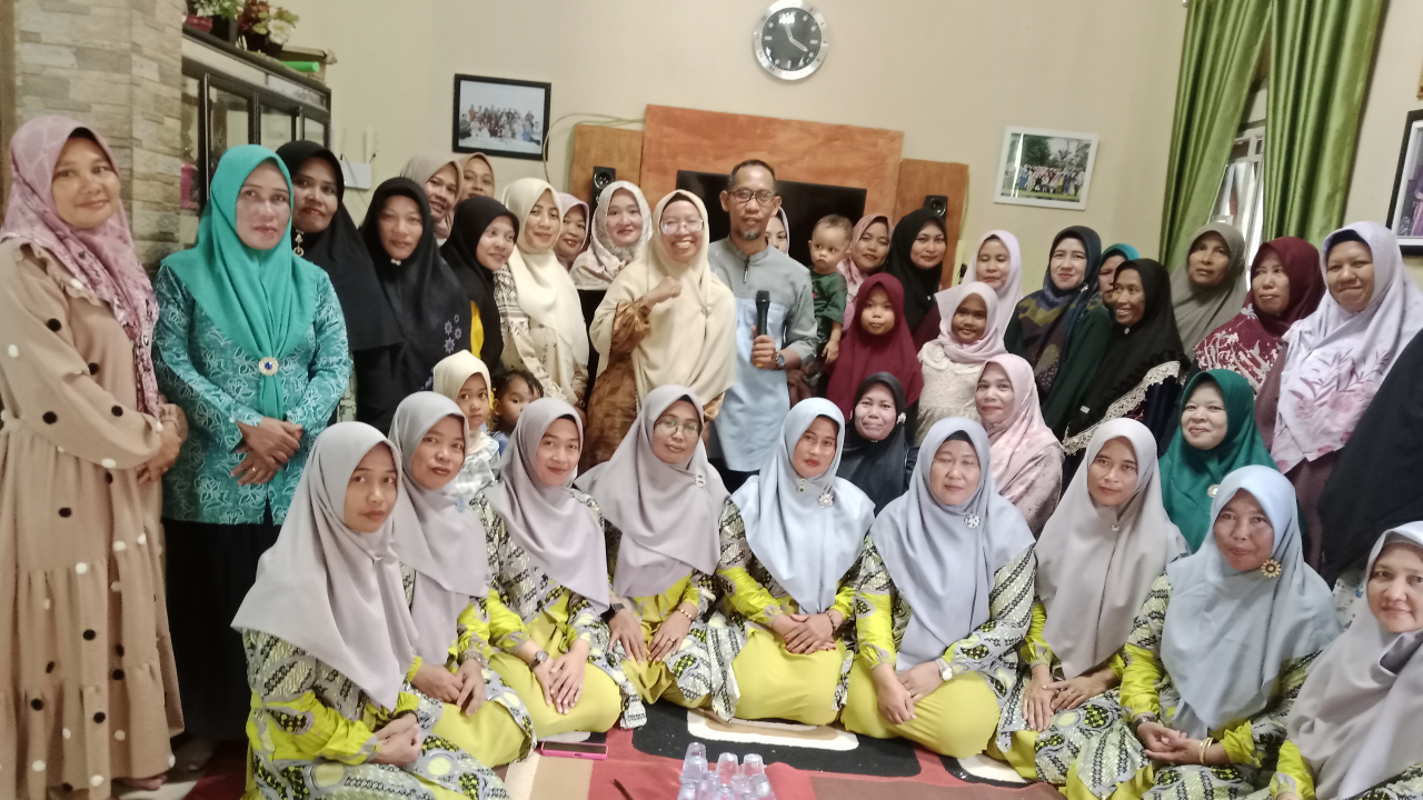 PKK Desa Langkat Eratkan Hubungan Kerja Lewat Anjangsana