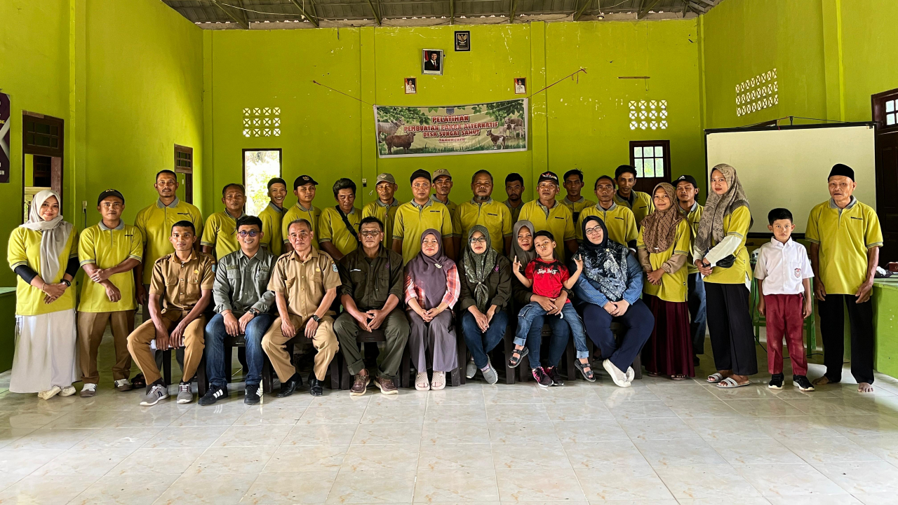 Pelatihan Pakan Ternak Alternatif Desa Sungai Sahut Tahun 2025