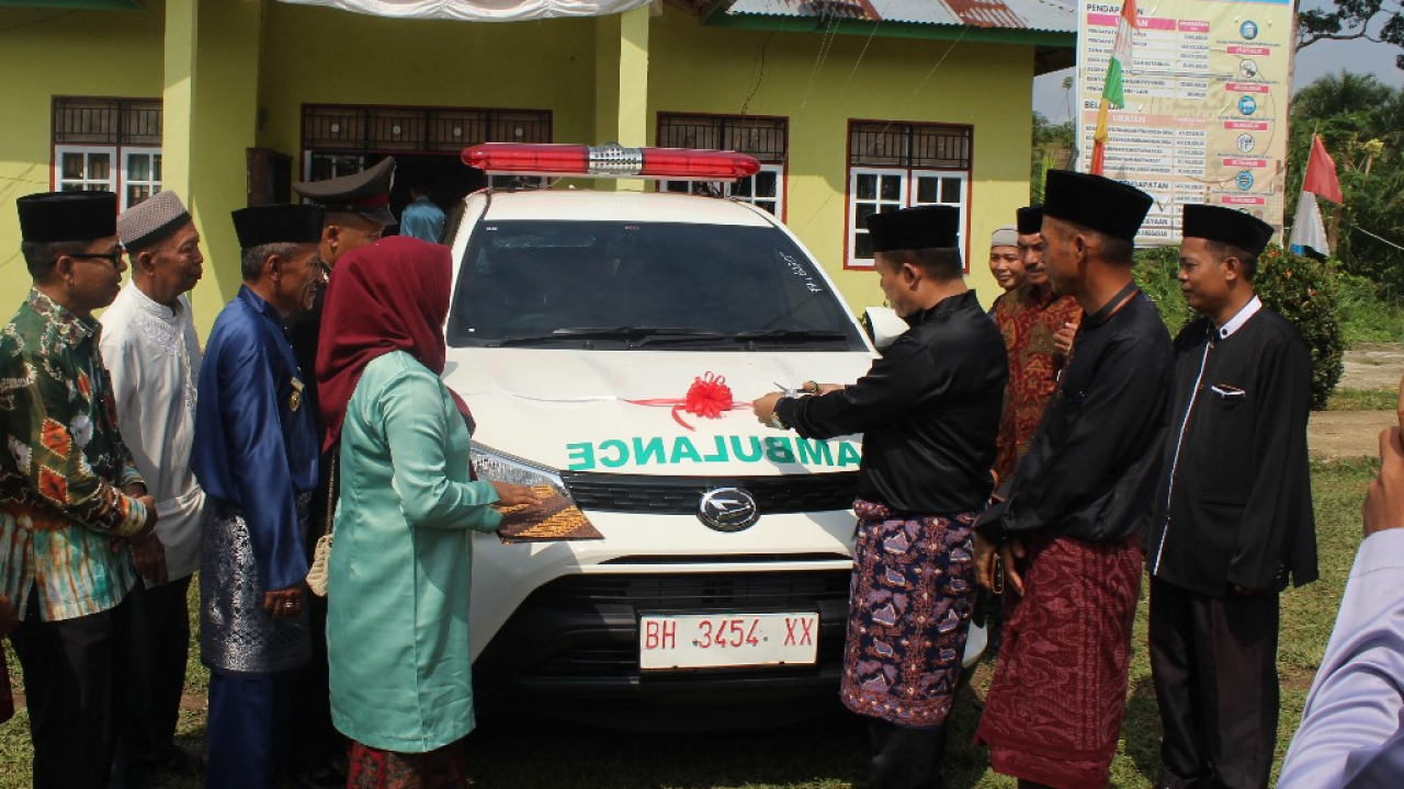 Peresmian Mobil Ambulans Desa Ulak Makam