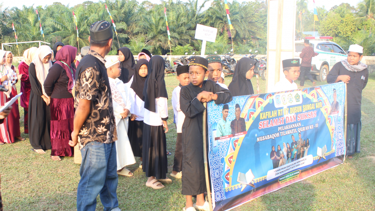 Meriahnya Pawai Ta'aruf Membuka MTQ ke-3 di Desa Ulak Makam